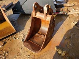 BUCKET 230MM PIVOT 30MM