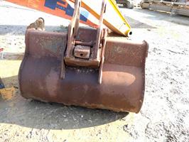 BUCKET 800MM PIVOT 40MM